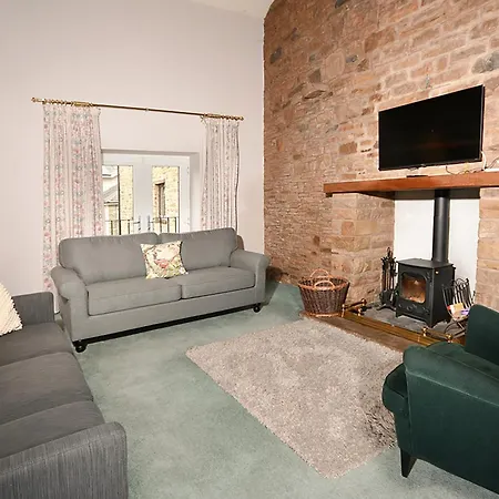 Holiday home Poppythorn At Lovelady Shield With Hot Tub *